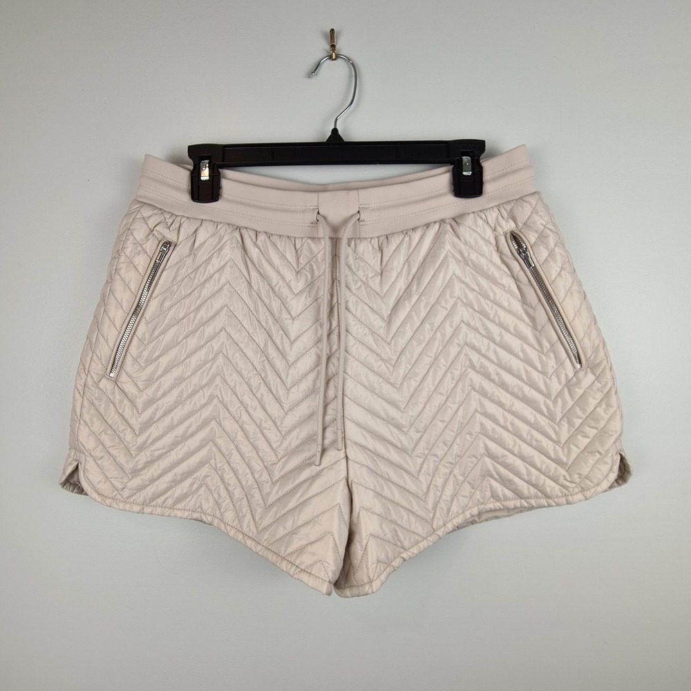 Athleta Whisper Quilted Shorts Beige Chevron Puffer Activewear Womens Size 10